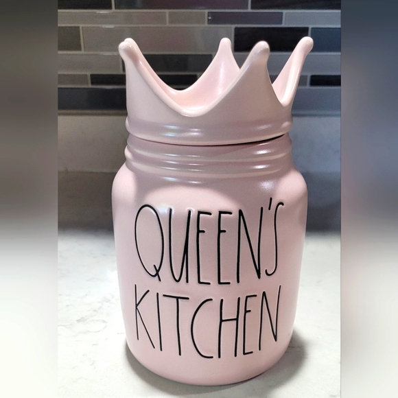 Rae Dunn QUEEN'S KITCHEN Matte Pink Canister With Crown Topper Lid - Picture 1 of 7